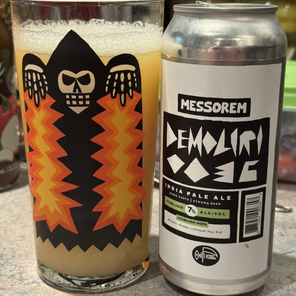 Messorem – Demoliri 0036

ABV: 7,0 % | Stil: New England / Hazy IPA | Untappd: 4,22

Demoliri 0036 er endnu en saftig og humlemættet New England IPA fra canadiske Messorem Bracitorium i Montréal. Bryggeriet har opbygget et stærkt ry for sine moderne, aromatiske humleøl, og Demoliri-serien er deres fortolkning af Hazy IPA'er med masser af karakter og en lidt mere moderat alkoholstyrke end de store Double og Triple IPA'er.

I denne udgave har Messorem sammensat en særdeles spændende humlepakke med newzealands