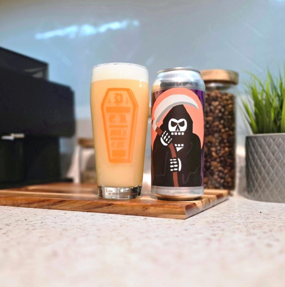 Messorem – Destructio #0004

ABV: 8,5 % | Stil: Imperial / Double New England IPA | Untappd: 4,39

En saftig og aromatisk hazy DIPA fra Messorem i deres Destructio-serie. Øllen er brygget med Citra samt NZ Cascade (inkl. Hop Kief), hvilket giver en intens citrusdrevet profil med både friskhed og dybde
