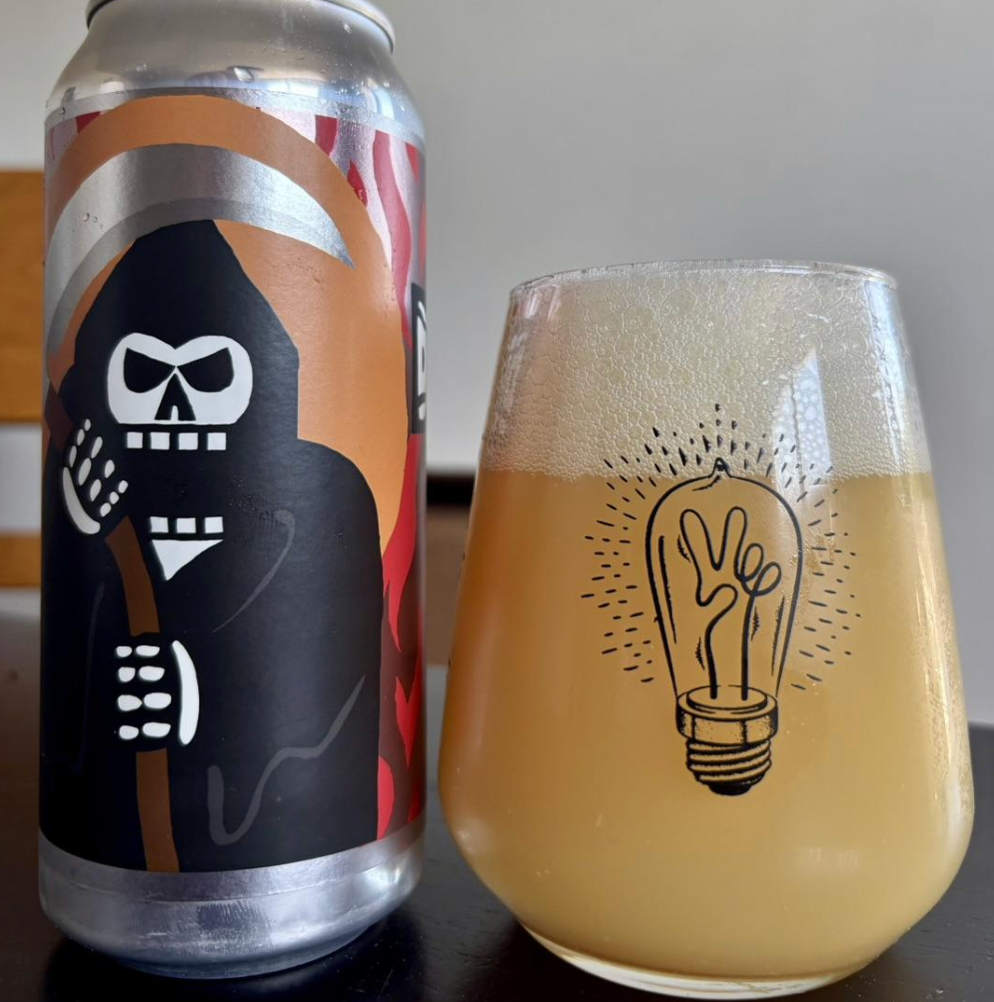 Messorem – Destructio 0007

ABV: 8,5 % | Stil: Double New England IPA | Untappd: 4,29

Destructio 0007 er endnu en kompromisløs Double New England IPA fra Messorem. Brygget med Riwaka, Nelson Sauvin og Kohia Nelson Hop Kief, leverer den en eksplosiv kombination af New Zealand-humler, tropisk frugt og en silkeblød mundfølelse. Resultatet er en DIPA med enorm aromaintensitet og den karakteristiske saftighed, som har gjort Messorem til et af verdens mest eftertragtede IPA-bryggerier.