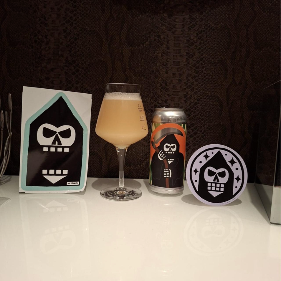 Messorem – Destructio 0016

ABV: 8,5 % | Stil: Imperial / Double New England / Hazy IPA | Untappd: 4,33

Destructio 0016 er en kraftfuld og humlemættet Double IPA fra canadiske Messorem i Montréal, Québec. Med 8,5 % alkohol og en kombination af klassiske humler og koncentrerede humleprodukter leverer bryggeriet endnu en intens udgivelse i deres populære Destructio-serie.

Denne udgave er brygget med Nelson Sauvin, Citra, Galaxy Liquid Lupulin og Vic Secret Liquid Lupulin. En spændende sammensætning, der for