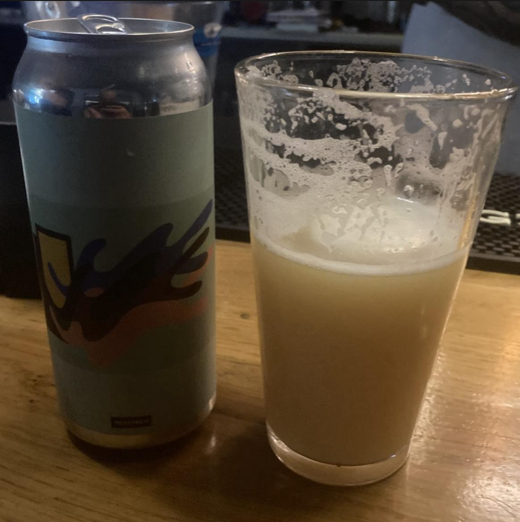 Messorem – Go Ectoplasme Go

ABV: 8,8 % | Stil: Imperial / Double New England / Hazy IPA | Untappd: 4,24

Go Ectoplasme Go er en stor og humlefokuseret Double IPA fra canadiske Messorem, hvor opskriften er holdt skarp: Double Dry Hopped med Nelson Sauvin og Citra. To moderne humleklassikere, der tilsammen giver masser af tropisk frugt, citrus og Nelson Sauvins karakteristiske vinøse profil.