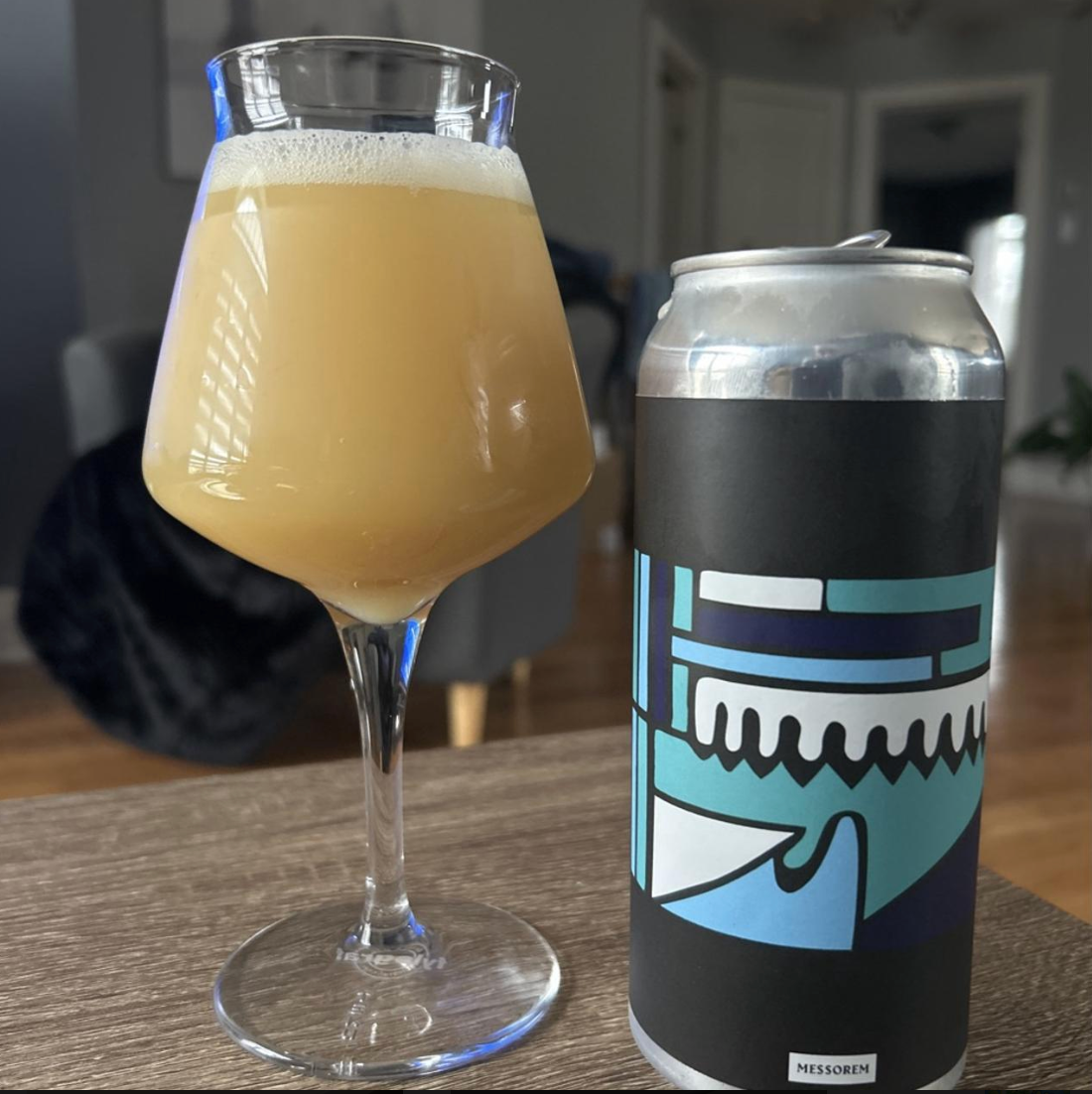 Messorem – Hypothermie

ABV: 10,0 % | Stil: Triple New England / Hazy IPA | Untappd: 4,30

En massiv og aromatisk TIPA fra Messorem, hvor klassisk hazy-stil møder en kompleks og lagdelt humleprofil. Øllen er brygget med Enigma, Citra, Ekuanot Cryo, Simcoe og Hallertau Blanc, hvilket giver en meget nuanceret frugtprofil