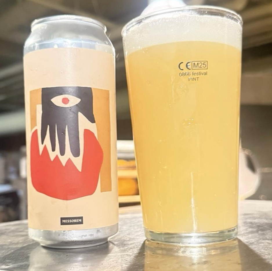 Messorem – Mis à Mort

ABV: 10,0 % | Stil: Triple New England IPA | Untappd: 4,31

Mis à Mort er en kompromisløs TIPA fra Messorem brygget med Nelson Sauvin, Chinook Dynaboost, Krush og Nelson Hyperboost. Kombinationen leverer et massivt humleudtryk med lag på lag af tropisk frugt, hvide druer og citrus pakket ind i den karakteristiske bløde Messorem-krop.