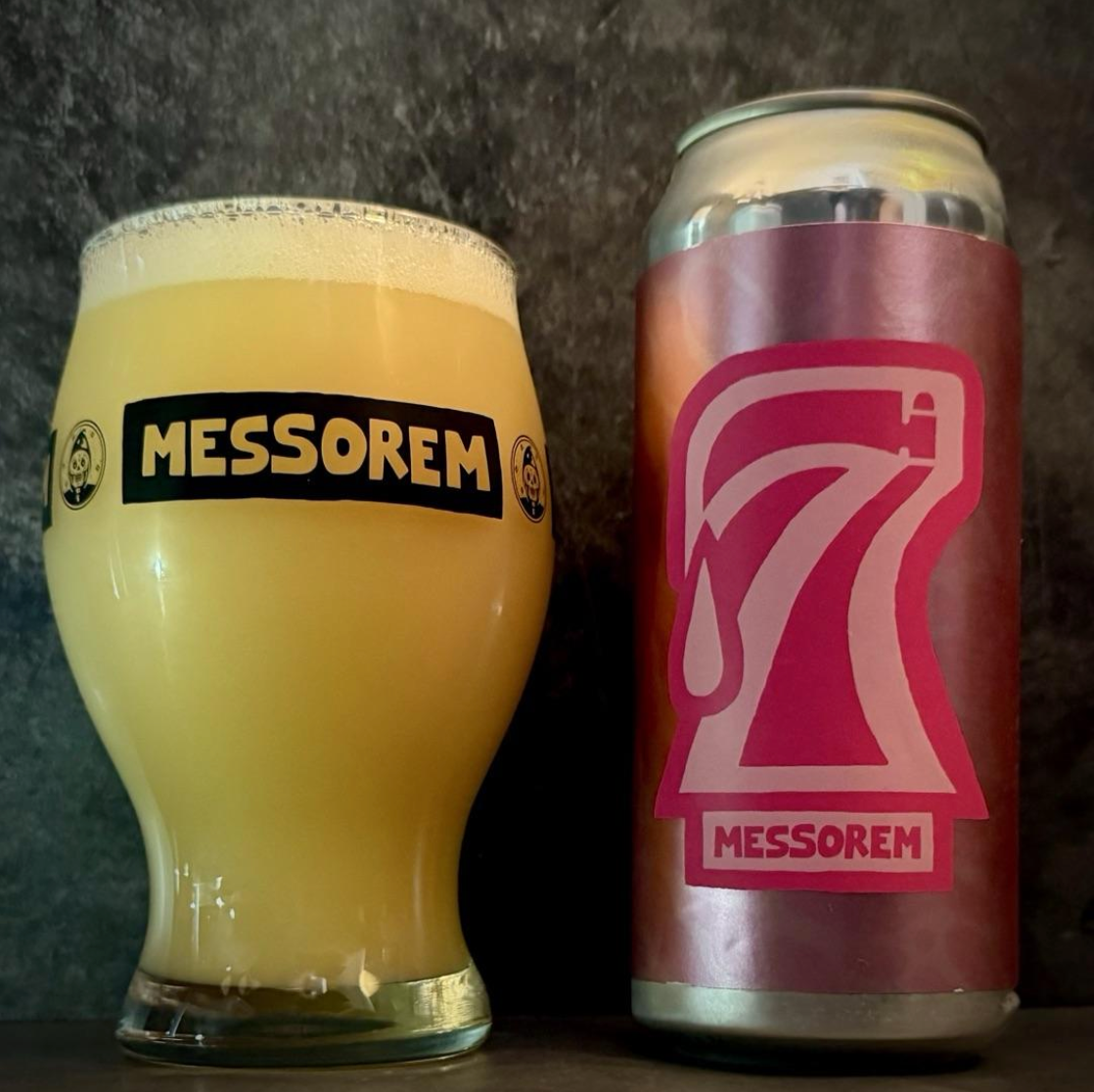 Messorem × Off Script Brewing – A7Y7 X Off Script

ABV: 8,8 % | Stil: Imperial / Double New England / Hazy IPA | Untappd: 4,42

A7Y7 X Off Script er en intens og kompromisløs Hazy Double IPA fra canadiske Messorem Bracitorium i Montréal, brygget i samarbejde med Off Script Brewing. Her er der virkelig skruet op for humlen med en imponerende kombination af newzealandske humlesorter og moderne, koncentrerede humleprodukter.

Med sine 8,8 % er der tale om en kraftig DIPA, hvor Messorem har valgt at arbejde med