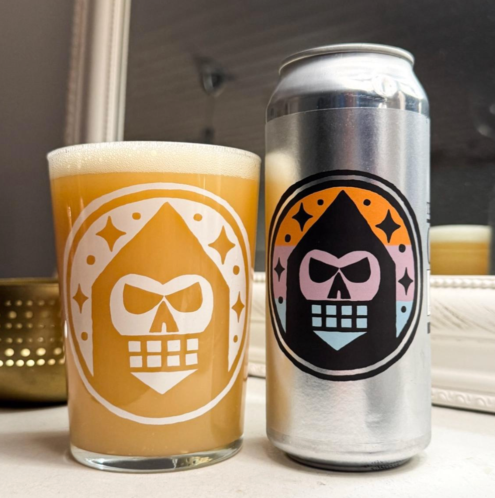Messorem – Temporalis #0056

ABV: 10 % | Stil: Triple New England IPA | Untappd: 4,38

Temporalis #0056 er endnu et imponerende kapitel i Messorems populære Temporalis-serie. Denne Triple New England IPA er humlet med HBC 1183, Citra og Citra Dynaboost, hvilket skaber en eksplosiv aroma af tropisk frugt, saftig citrus og en utrolig intens humleprofil. Resultatet er en TIPA med enorm fylde, silkeblød mundfølelse og en imponerende balance.