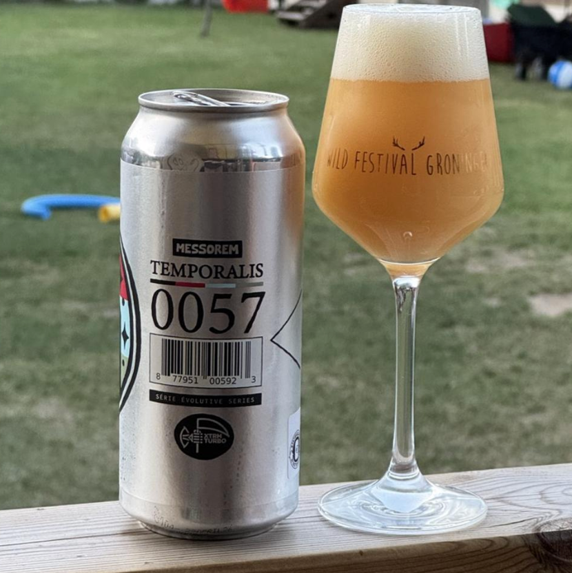 Messorem – Temporalis #0057

ABV: 10 % | Stil: Triple New England IPA | Untappd: 4,44

Temporalis #0057 er endnu et højdepunkt i Messorems anmelderroste Temporalis-serie. Denne Triple New England IPA er humlet med NZ Rhapzody, Nelson Sauvin, Citra og Citra Dynaboost, hvilket skaber en eksplosiv kombination af tropisk frugt, saftig citrus og den karakteristiske New Zealand-humleprofil. Resultatet er en intens, silkeblød og imponerende velafbalanceret TIPA.
