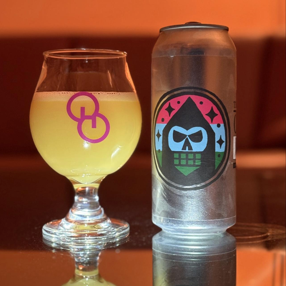 Messorem – Temporalis #0065

ABV: 10,0 % | Stil: Triple New England / Hazy IPA | Untappd: 4,47

Temporalis #0065 er en kraftfuld og ekstremt humlemættet Triple IPA fra canadiske Messorem i Montréal, Québec. Med hele 10 % alkohol og en spændende kombination af moderne humler og koncentrerede humleprodukter er der lagt op til en intens, saftig og aromatisk oplevelse.

Denne udgave af Temporalis-serien er brygget med Motueka, Tropical Fusion, Limequat og Citra samt Citra Cryo og Citra Dynaboost.