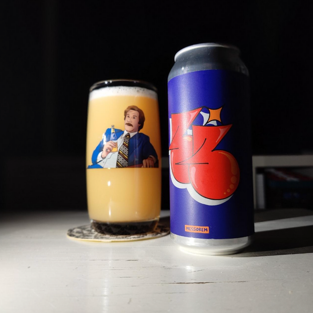 Messorem – Three Times Three Vol. 7
ABV: 8,0 % | Stil: Imperial / Double New England / Hazy IPA | Untappd: 4,31

En globalt funderet og saftig dobbel IPA, skabt som en kollaboration mellem Messorem, Omnipollo, Bellwoods Brewery, Great Divide Brewing Company, Verdant Brewing Co, Deep Fried Beers og Freak Folk – hvor hver bryg bidrager med sin egen stil og humleekspertise.