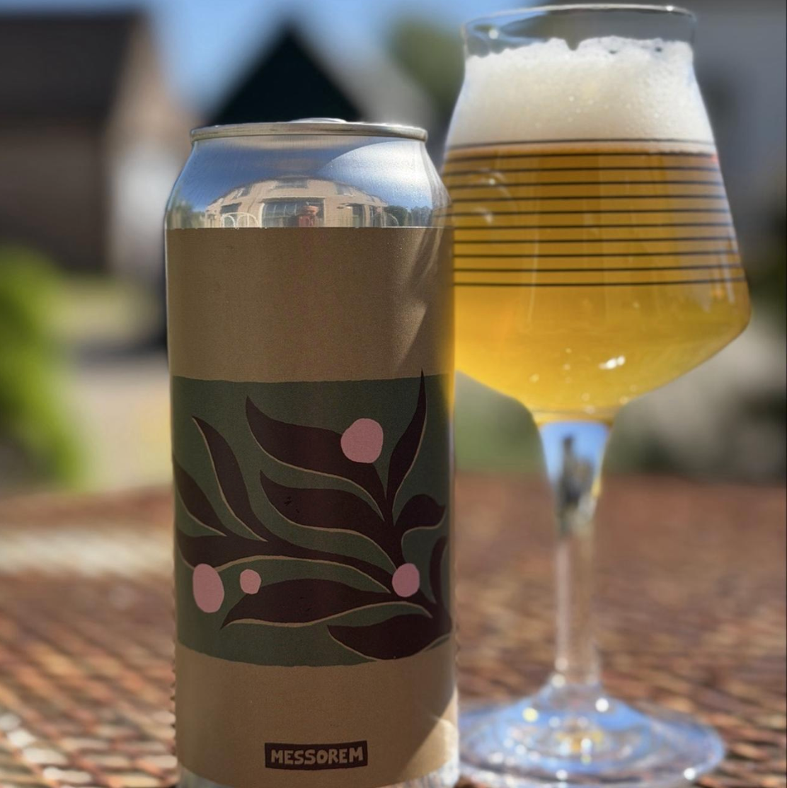 Messorem x Belleflower Brewing – The Maiden

ABV: 5,0 % | Stil: Italian Pilsner | Untappd: 4,02

En collab mellem Messorem og Belleflower, hvor de går helt væk fra haze og i stedet laver en skarp, moderne pilsner med fokus på crisphed og aromatisk humle.