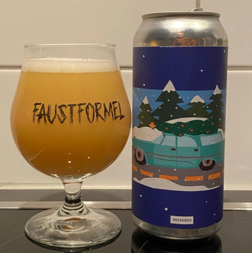 Messorem x Brasserie du Bas-Canada – Aussi Green, Plus De Hops, Aussi Cher
ABV: 8,0 % | Stil: Imperial / Double New England / Hazy IPA | Untappd: 4,38

En saftig og aromatisk dobbel NEIPA skabt i samarbejde mellem Messorem og Brasserie du Bas-Canada, hvor tropiske frugtnuancer og en rund humleprofil går hånd i hånd for et balanceret og frugtdrevet udtryk.