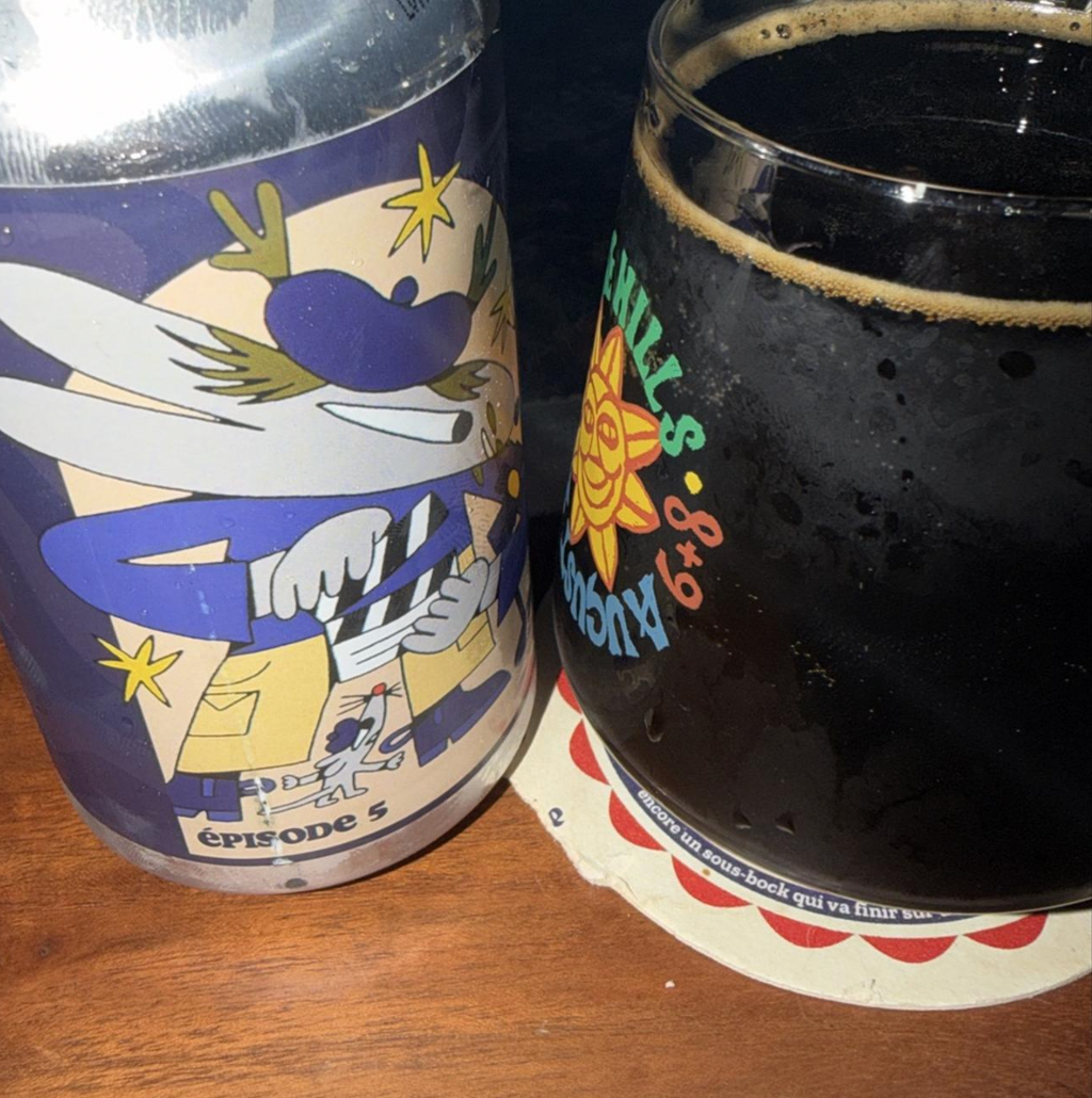 Microbrasserie Jackalhop × Brasserie du Bas-Canada × Nano Cinco × Counterpart Brewing – Épisode 5

ABV: 11,9 % | Stil: Imperial / Double Pastry Stout – Barrel Aged | Untappd: 4,15

Épisode 5 er en imponerende og dessertinspireret fadlagret Imperial Stout fra canadiske Microbrasserie Jackalhop i Plessisville, Québec. Øllen er resultatet af et ambitiøst samarbejde mellem hele fire canadiske bryggerier: Jackalhop, Brasserie du Bas-Canada, Nano Cinco og Counterpart Brewing.

Her har bryggerierne forenet deres e