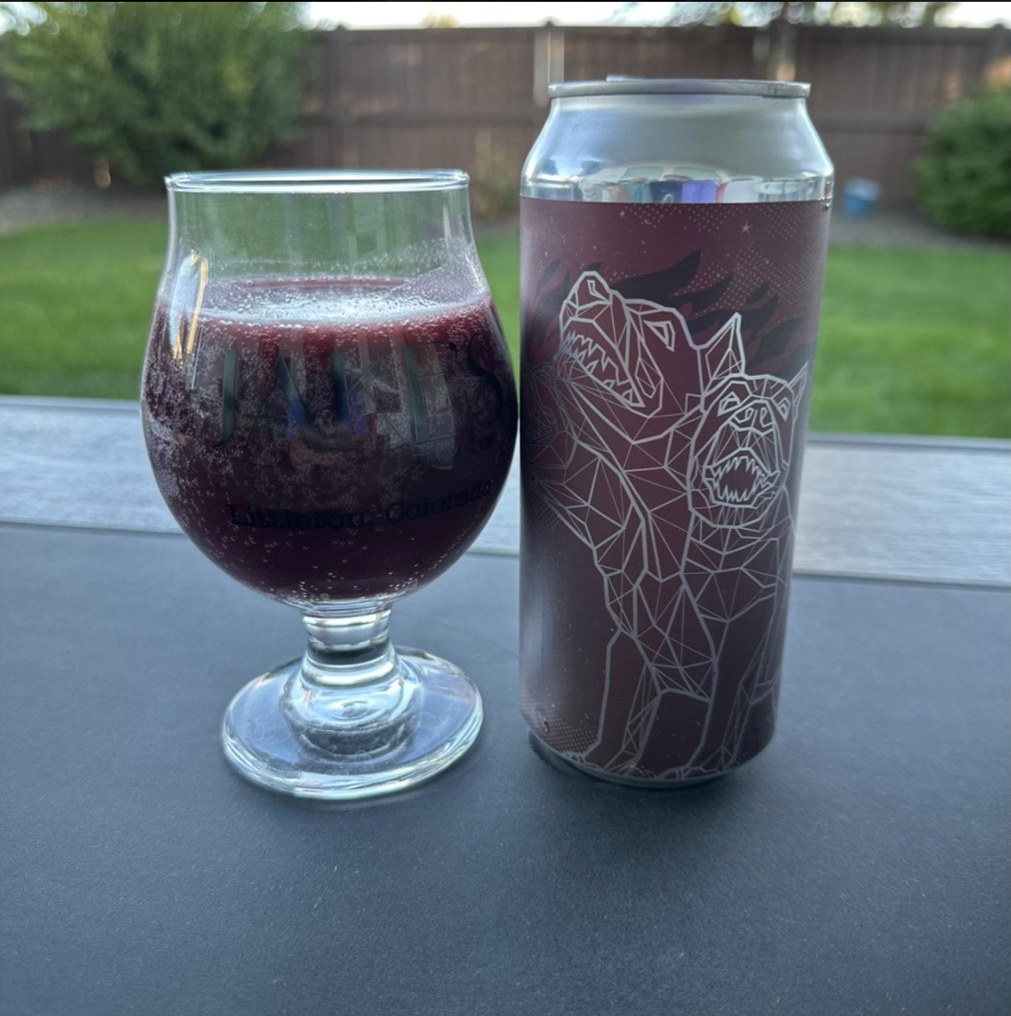 Mortalis Brewing Company – Cerberus

ABV: 5,5 % | Stil: Smoothie / Pastry Sour | Untappd: 4,43

En af de tidlige kultklassikere fra Mortalis' sour-program. Cerberus er brygget med hindbær, blåbær og brombær, og er forstærket med laktose og marshmallow, hvilket giver den karakteristiske smoothie- og dessertagtige profil, som senere blev et kendetegn for mange Mortalis-udgivelser.