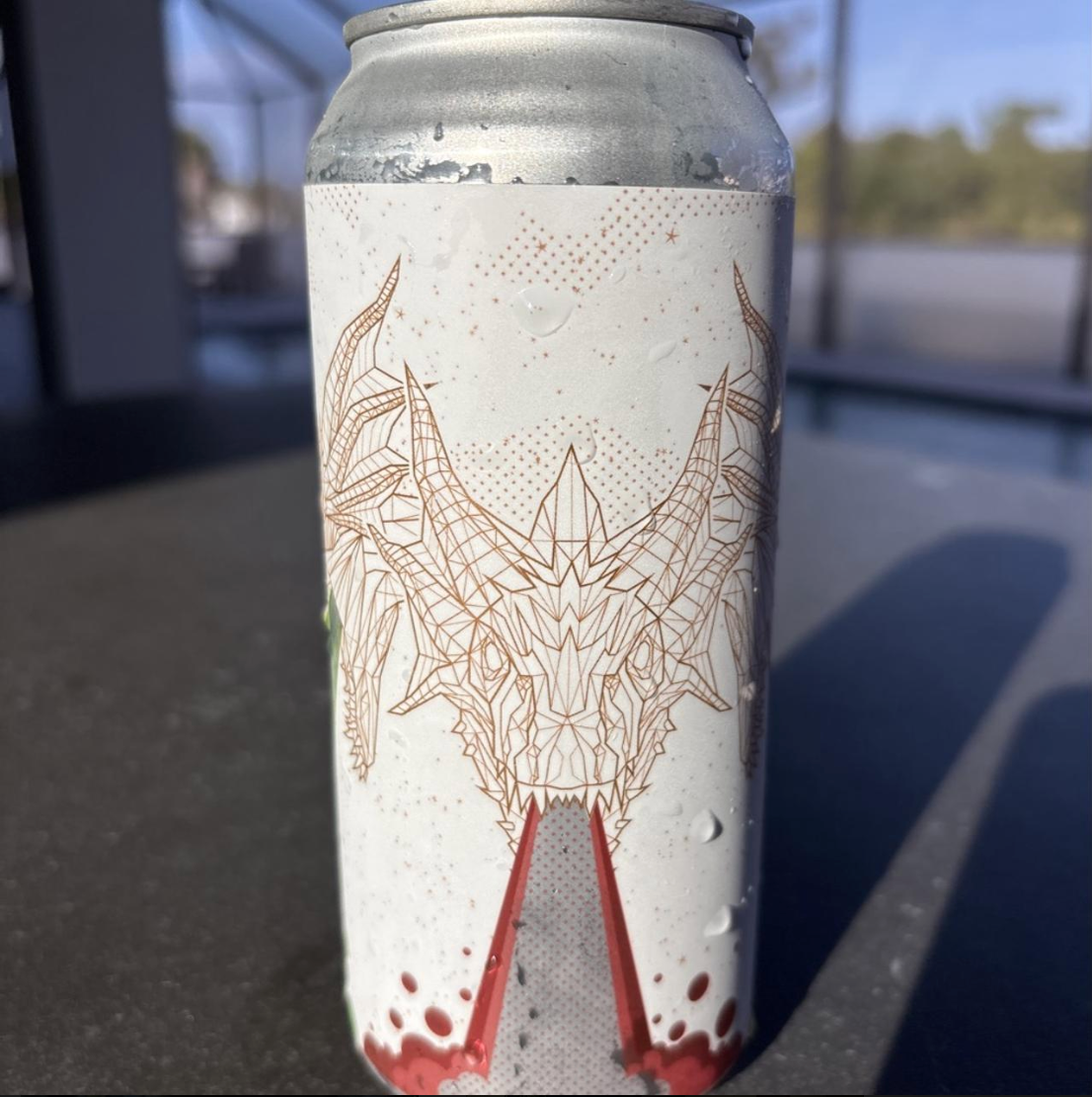 Mortalis Brewing Company – DemiHydra: Strawberry + Kiwi + Watermelon
ABV: 5,0 % | Stil: Fruited Sour / Smoothie Sour | Untappd: 4,29

En lettere og mere frisk version af Mortalis’ populære Hydra-serie. DemiHydra-udgaverne har lavere alkohol og en lettere krop, men stadig masser af frugt. Denne version kombinerer jordbær, kiwi og vandmelon i en saftig og letdrikkelig sour.