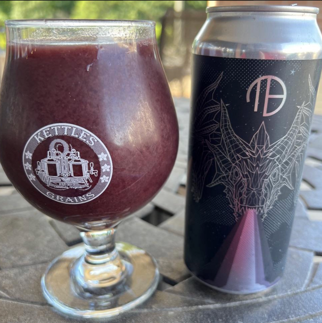 Mortalis Brewing Company – Hydra Pomegranate Blueberry Raspberry

ABV: 7,0 % | Stil: Fruited Sour | Untappd: 4,42

En af de mest populære udgaver i Mortalis' ikoniske Hydra-serie. Denne version kombinerer granatæble, blåbær og hindbær i en massiv frugtsour, hvor frugten er i centrum fra første til sidste slurk.