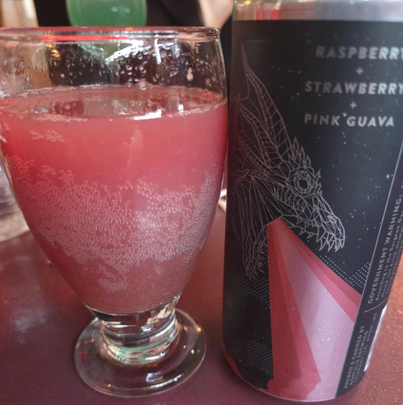 Mortalis Brewing Company – Hydra: Raspberry, Strawberry & Pink Guava

ABV: 7,0 % | Stil: Smoothie / Pastry Sour | Untappd: 4,44

En klassisk Hydra smoothie sour fra Mortalis Brewing Company, hvor frugt og tekstur er i absolut centrum. Denne version er brygget med hindbær, jordbær og pink guava, som giver en intens, saftig og dessertagtig profil i tråd med seriens stil.