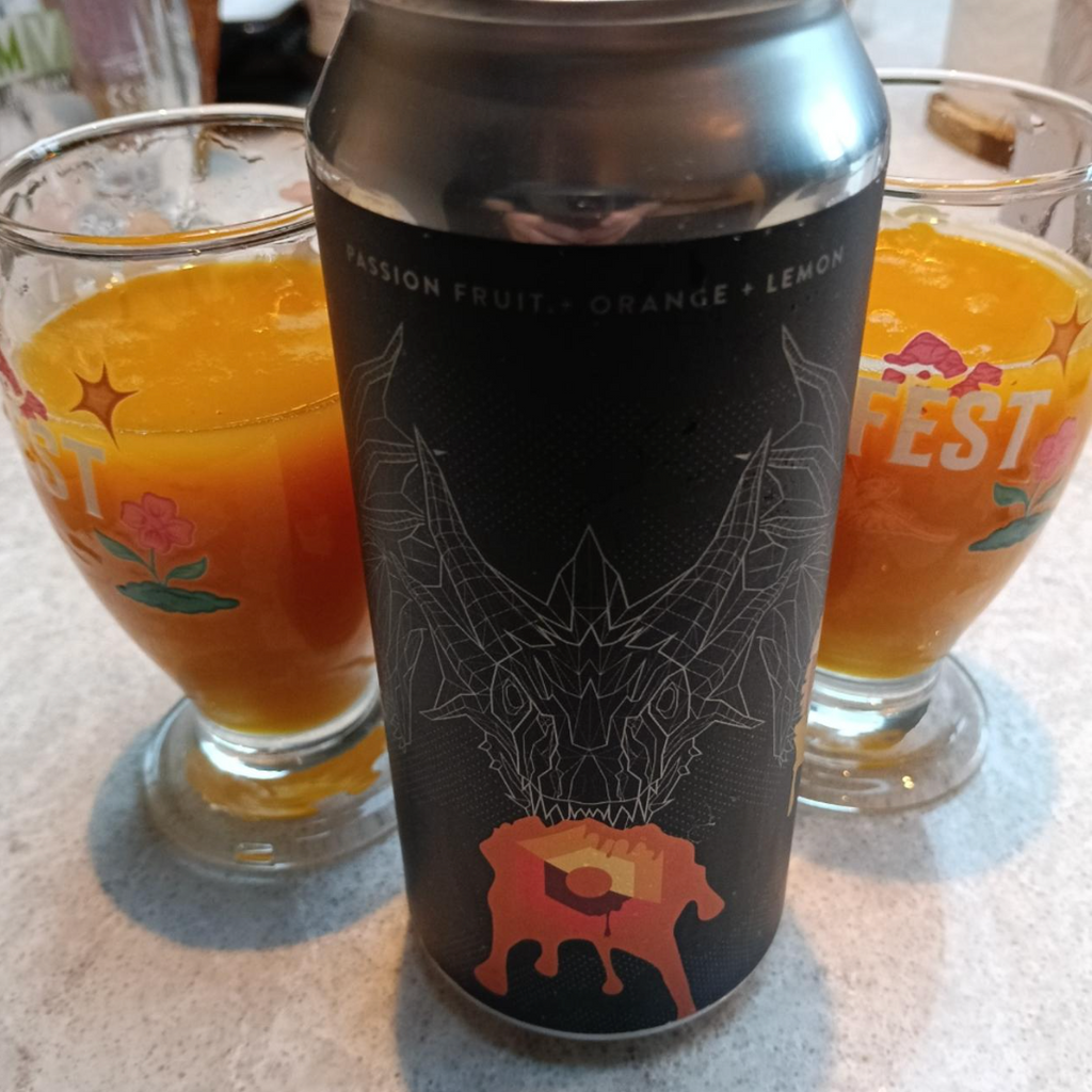 Mortalis Brewing Company x Dewey Beer Co. – Hydra | Secret Machine

ABV: 7,0 % | Stil: Smoothie / Pastry Sour | Untappd: 4,31

En klassisk Hydra smoothie sour fra Mortalis Brewing Company, brygget som et collab med Dewey Beer Co. Øllen er inspireret af sorbet og bygget op omkring en intens frugtprofil med passionsfrugt, appelsin og citron