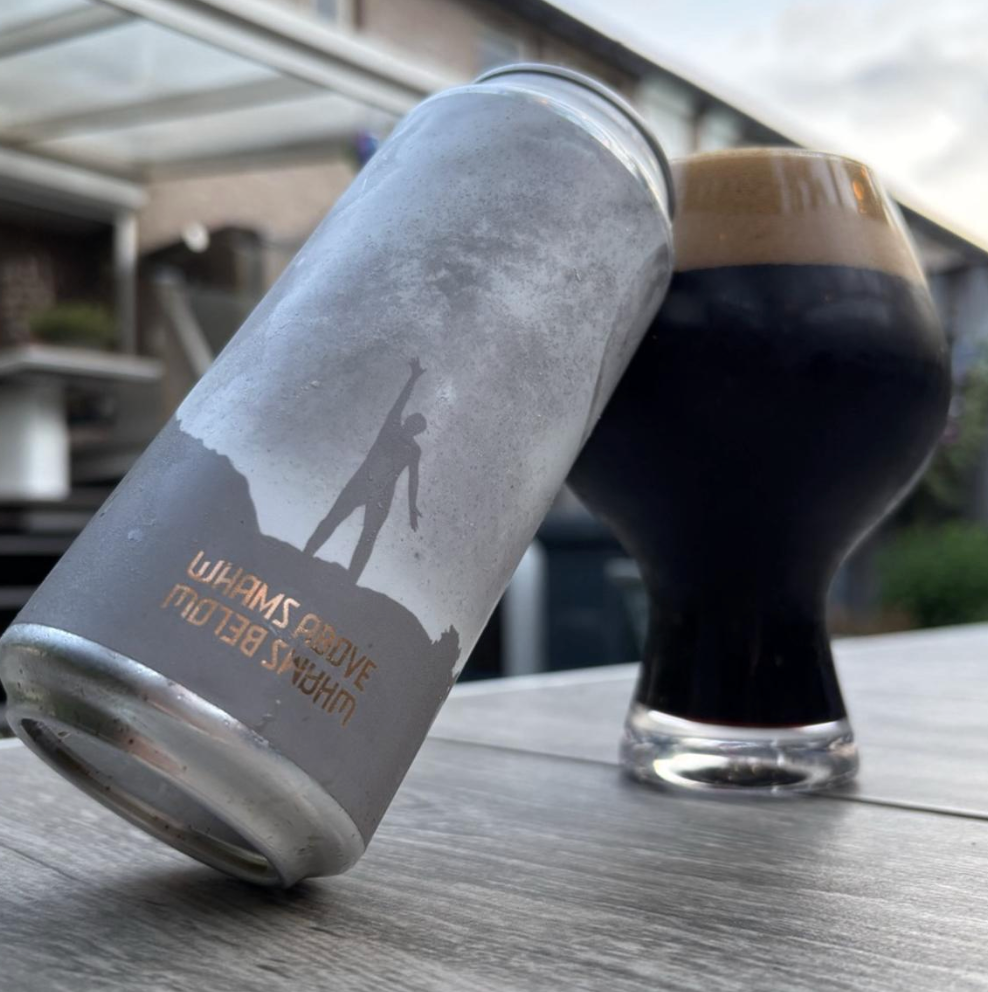 Mortalis Brewing Company x Prison City Brewing – Whams Above Whams Below

ABV: 10 % | Stil: Imperial Coffee Stout | Untappd: 4,42

Whams Above Whams Below er et samarbejde mellem Mortalis Brewing Company og Prison City Brewing. Øllen er skabt ved at blende Mortalis' As Above med Prison Citys Wham Whams og efterfølgende konditioneret på kaffe, ristet kokos og tahitisk vanilje. Resultatet er en silkeblød Imperial Coffee Stout med imponerende dybde og en overdådig dessertprofil.