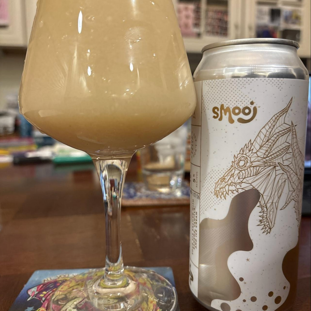Mortalis Brewing Company x Smooj – DemiSmooj

ABV: 5,0 % | Stil: Fruited Sour / Smoothie Sour | Untappd: 4,23

En lidt anderledes og mere “let” version i Mortalis’ smoothie-univers, brygget som et collab med Smooj. DemiSmooj er inspireret af bananas foster dessert og kombinerer banan og laktosefri is-base i en lavere alkohol og mere letdrikkelig udgave af Hydra-serien