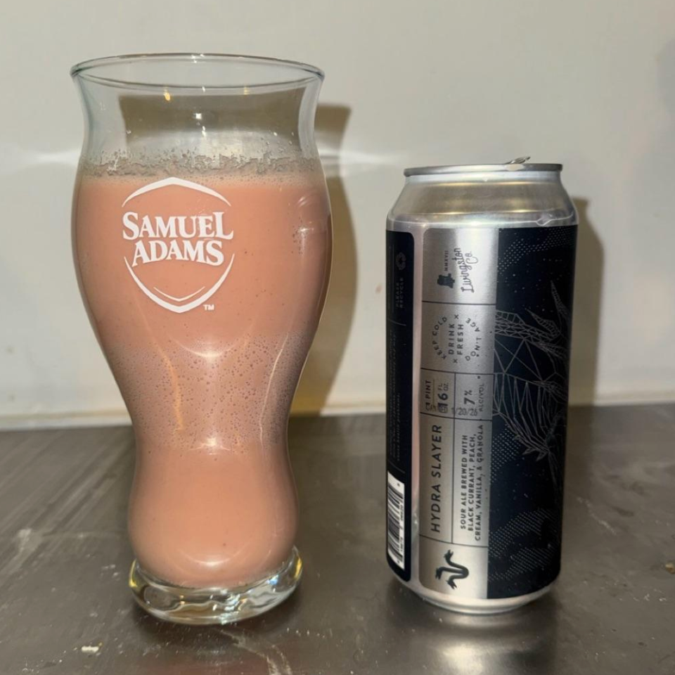 Mortalis Brewing Company x Ārpus – Hydra | Slayer

ABV: 7,0 % | Stil: Smoothie / Pastry Sour | Untappd: 4,23

En voldsom og dessertagtig smoothie sour fra Mortalis Brewing Company, brygget som et collab med Ārpus Brewing Co.. Øllen er spækket med frugt og konditioneret på solbær, fersken, fløde og granola, hvilket giver en næsten morgenmads-inspireret profil