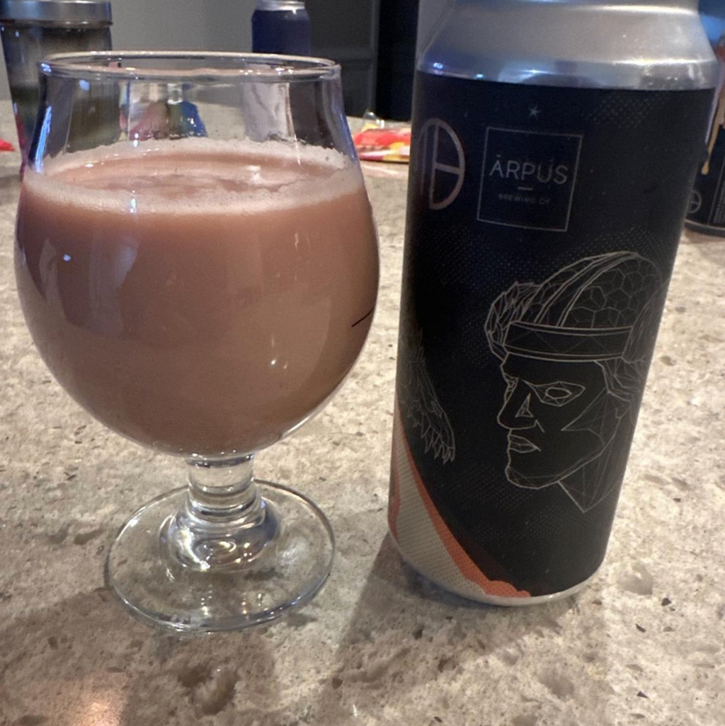 Mortalis Brewing Company x Ārpus – Hydra | Slayer

ABV: 7,0 % | Stil: Smoothie / Pastry Sour | Untappd: 4,23

En voldsom og dessertagtig smoothie sour fra Mortalis Brewing Company, brygget som et collab med Ārpus Brewing Co.. Øllen er spækket med frugt og konditioneret på solbær, fersken, fløde og granola, hvilket giver en næsten morgenmads-inspireret profil