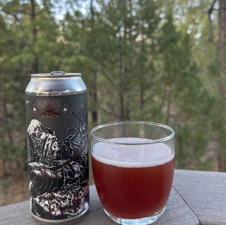 Nightmare Brewing Company – Windlass of Erasmus
ABV: 6,5 % | Stil: Sour – Fruited Gose | Untappd: 4,09

En levende og karakterfuld frugtgose fra Nightmare Brewing Company, hvor syrlig friskhed, bærintensitet og en snert af salt går hånd i hånd for en frisk og kompleks sour-oplevelse.