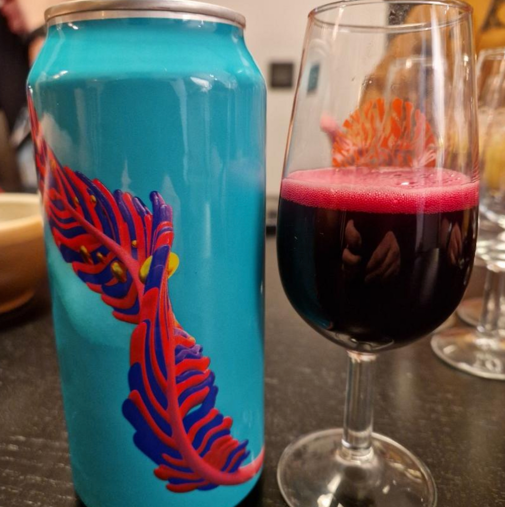 Omnipollo – Bianca Blueberry Marshmallow Pancake Lassi Gose
ABV: 6,0 % | Stil: Lassi gose | Untappd: 4,15

En legesyg og dessertinspireret lassi gose, hvor grænserne mellem øl og sødmefuld nydelse udfordres på den helt rigtige måde.