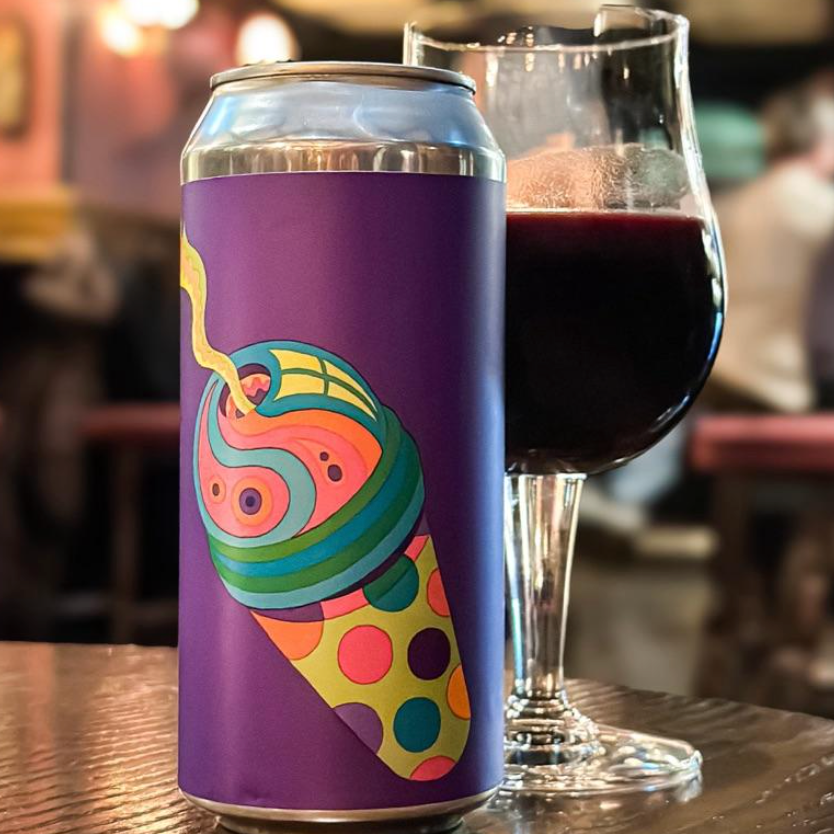 Omnipollo x 450 North – Bianca Slushy XXL
ABV: 6,0 % | Stil: Sour – Fruited / Smoothie Sour | Untappd: 4,29

Et episk collab mellem Omnipollo og 450 North, hvor to ikoniske frugt-sours fusioneres til en kraftigt frugtrig, tyk og cremet beer-dessert-oplevelse. Øllen trækker på Bianca og Slushy XXL–konceptet, hvilket giver en blanding af intense bær, yoghurt-lignende sødme og levende syre.