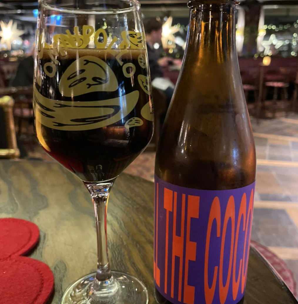 Omnipollo x Moksa – All the Coconut
ABV: 13,5 % | Untappd: 4,31

All the Coconut er en stor, intens og dessertagtig imperial stout med kokos som hovedkarakter.