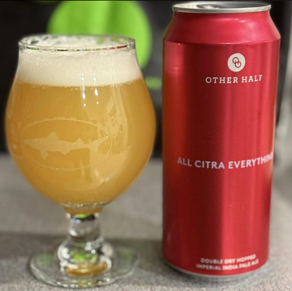 Other Half Brewing Co – All Citra, Everything
ABV: 8,5 % | Stil: Imperial / Double New England / Hazy IPA | Untappd: 4,35

En saftig og humlerig DIPA fra Other Half, hvor Citra-humlen virkelig får lov til at stå i spotlight – masser af tropisk frugt, citrus og et cremet maltfundament skaber et aromatisk og balanceret udtryk.