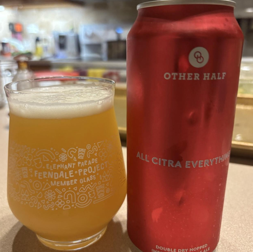 Other Half Brewing Co – All Citra, Everything
ABV: 8,5 % | Stil: Imperial / Double New England / Hazy IPA | Untappd: 4,35

En saftig og humlerig DIPA fra Other Half, hvor Citra-humlen virkelig får lov til at stå i spotlight – masser af tropisk frugt, citrus og et cremet maltfundament skaber et aromatisk og balanceret udtryk.
