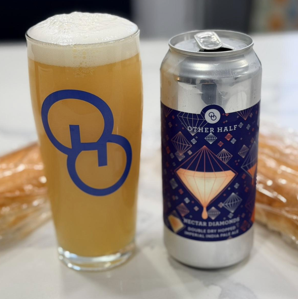 Other Half Brewing Co – Nectar Diamonds
ABV: 8,5 % | Stil: Double New England / Hazy IPA | Untappd: 4,26

En saftig og aromatisk dobbelt NEIPA fra Other Half, hvor tropiske humler og en blød, cremet mundfølelse går hånd i hånd med en frugtdrevet karakter.