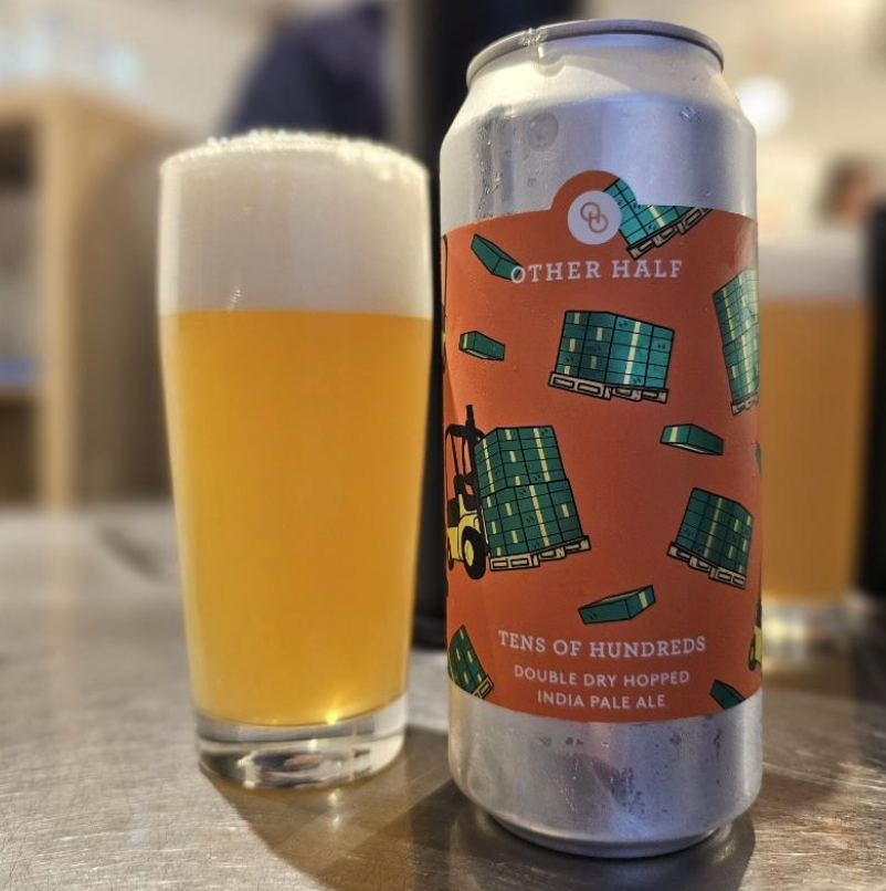 Other Half Brewing Co – Tens of Hundreds
ABV: 7,0 % | Stil: New England / Hazy IPA | Untappd: 4,10

En klassisk, saftig NEIPA fra Other Half, hvor tropiske humleprofiler og blød mundfølelse er i fokus, og hvor det hele leveres med stil og balance.