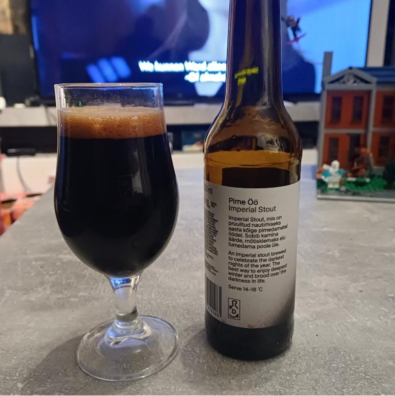 Põhjala – Pime Öö
ABV: 10,0 % | Untappd: 4,22

Pime Öö er en klassisk estisk imperial stout med dyb, mørk karakter og en kompleks palet af ristede og søde toner.