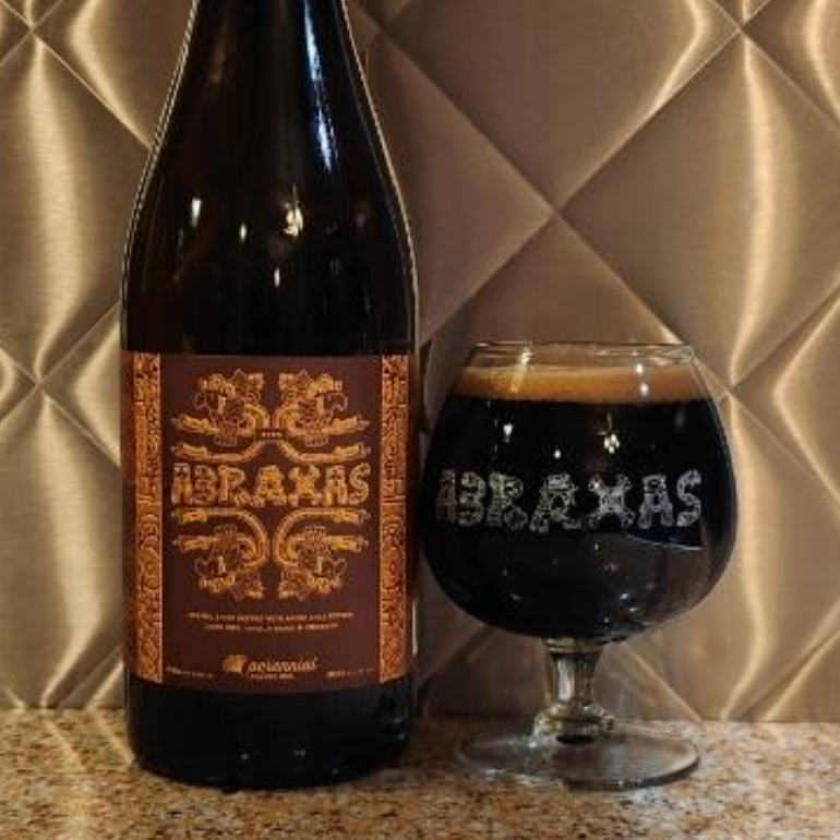 Perennial Artisan Ales – Abraxas (2025)
ABV: 10,5 % | Stil: Imperial Stout | Untappd: 4,26

En frisk årgang af den klassiske Abraxas fra Perennial Artisan Ales – en stor, mørk imperial stout, hvor dyb malt, ristede toner og krydret kompleksitet står i fokus.