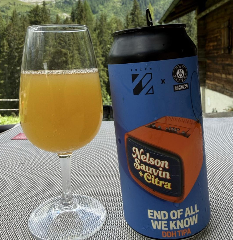 Prizm Brewing Co. x Dry & Bitter Brewing – End of All We Know

ABV: 9 % | Stil: Triple New England IPA | Untappd: 4,03

End of All We Know er et samarbejde mellem franske Prizm Brewing og danske Dry &amp; Bitter Brewing. Denne DDH Triple New England IPA er humlet med Citra T90, Citra Cryo, Citra HyperBoost samt Nelson Sauvin Cryo, Nelson Bliss Process og Nelson Subzero Hop Kief. Resultatet er en massiv, men utrolig velafbalanceret TIPA med enorm frugtintensitet og en silkeblød mundfølelse.