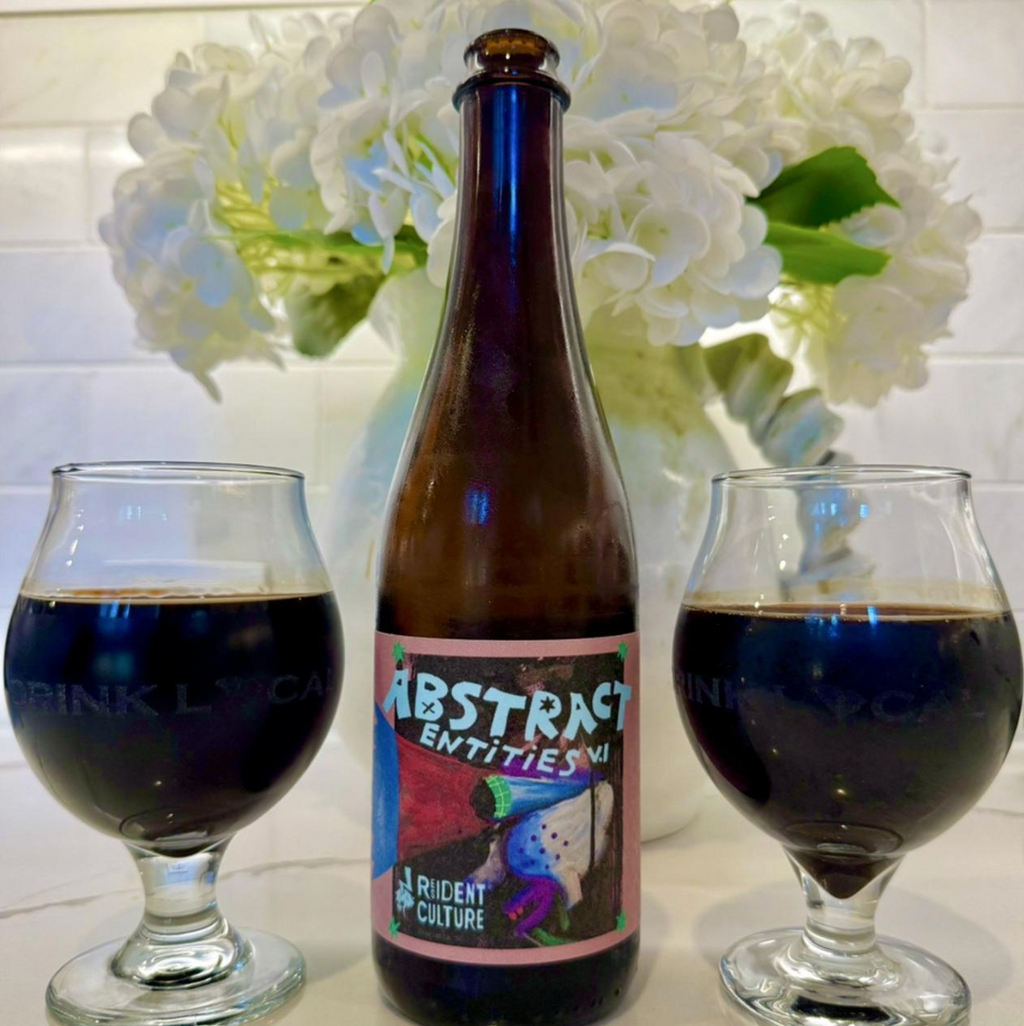 Resident Culture – Abstract Entities V.1

ABV: 13,3 % | Stil: Bourbon Barrel Aged Imperial Pastry Stout | Untappd: 4,37

En tung og kompleks barrel-aged stout fra Resident Culture Brewing. Øllen er et blend af 24–28 måneder bourbonfadlagret imperial stout, som derefter er konditioneret på blåbær, ristede mandler og ugandisk vanilje.