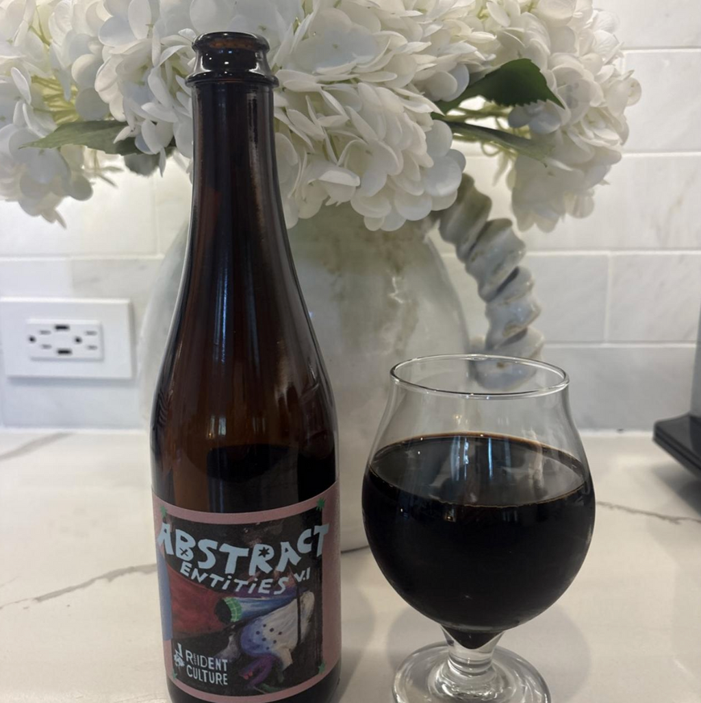 Resident Culture – Abstract Entities V.1

ABV: 13,3 % | Stil: Bourbon Barrel Aged Imperial Pastry Stout | Untappd: 4,37

En tung og kompleks barrel-aged stout fra Resident Culture Brewing. Øllen er et blend af 24–28 måneder bourbonfadlagret imperial stout, som derefter er konditioneret på blåbær, ristede mandler og ugandisk vanilje.