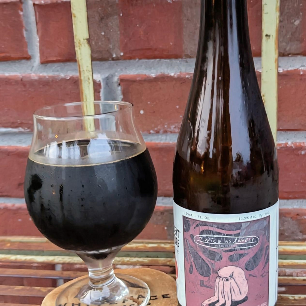 Resident Culture – BBA Twice As Lonely with Coffee (2025)

ABV: 13,5 % | Stil: Bourbon Barrel Aged Imperial Pastry Stout | Untappd: 4,36

En ekstrem dessert-stout fra Resident Culture Brewing. 2025-versionen er et blend af 19–31 måneder bourbonfadlagret imperial stout, som derefter er konditioneret på store mængder ristet kokos, cacao nibs og Little Waves Royal 7 kaffe.