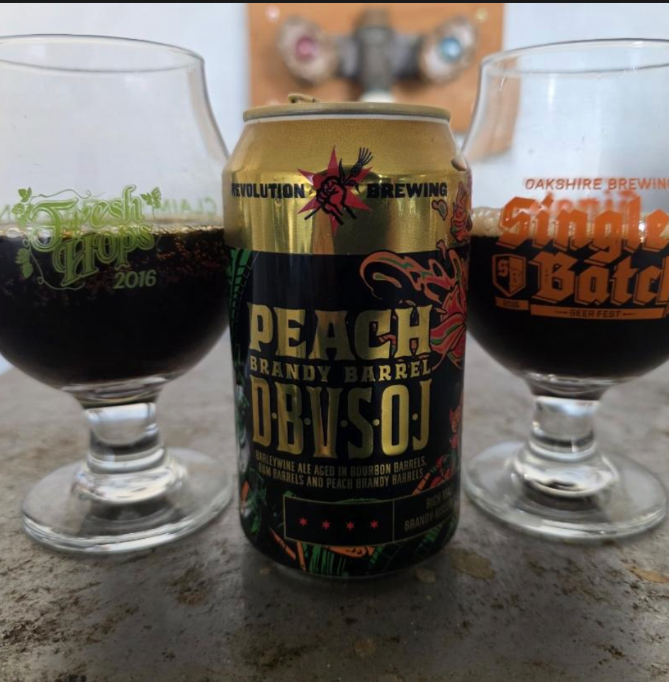 Revolution Brewing – Peach Brandy Barrel D.B.V.S.O.J.

ABV: 15,8 % | Stil: American Barleywine | Untappd: 4,55

Peach Brandy Barrel D.B.V.S.O.J. er en af de mest eksklusive udgaver i Revolution Brewings legendariske Deep Wood-serie. Denne American Barleywine er et tre år gammelt blend, lagret på bourbon-, rom- og ferskenbrandyfade. Resultatet er en imponerende kompleks barleywine, hvor dyb maltsødme, elegant fadlagring og modne ferskentoner smelter sammen i en helt særlig oplevelse.
