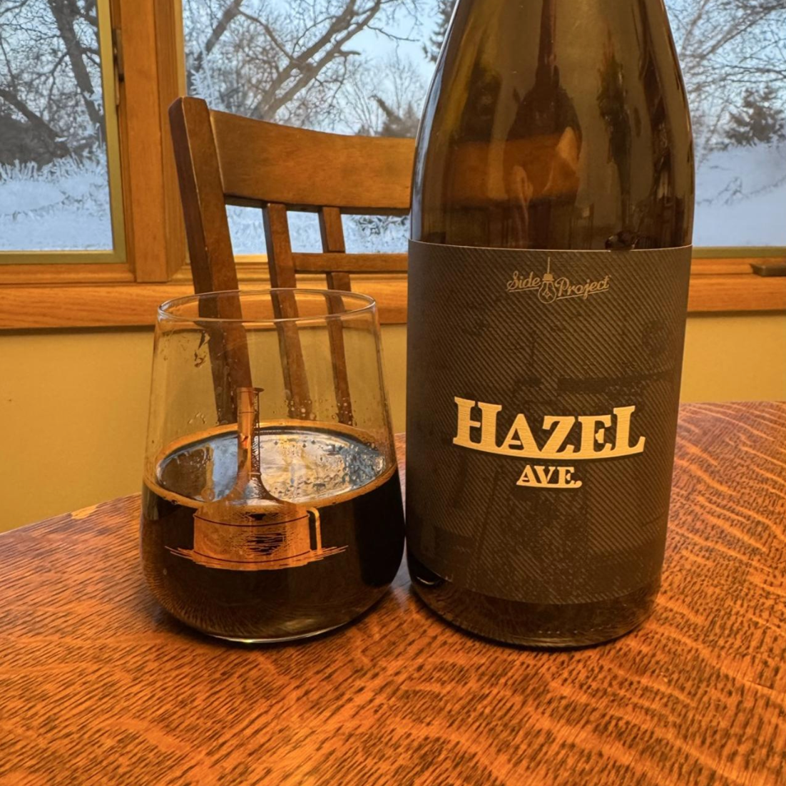 Side Project Brewing – Hazel Ave
ABV: 6,5 % | Stil: Pastry stout | Untappd: 4,25

En dessertinspireret pastry stout med bløde, søde og nøddeagtige karakterer, der leverer en rund og imødekommende drikkeoplevelse uden at gå på kompromis med dybde.