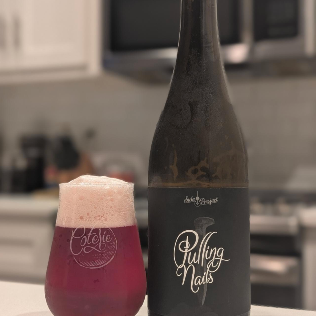 Side Project Brewing – Pulling Nails (Blend #17)
ABV: 7,0 % | Stil: Wild ale | Untappd: 4,32

En dyb, kompleks og kraftig wild ale, hvor fad, vild gæring og moden frugt arbejder sammen i et lagdelt og elegant udtryk. En øl med stor intensitet og tydelig håndværksmæssig præcision.