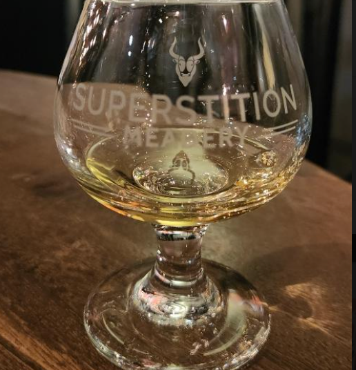 Superstition Meadery – Dream Tickle White

ABV: 13,5 % | Stil: Mjød | Untappd: 4,51

En ekstrem dessertmjød fra Superstition Meaderys White Series, hvor tropisk frugt, honning og cremet sødme bliver skruet helt op.