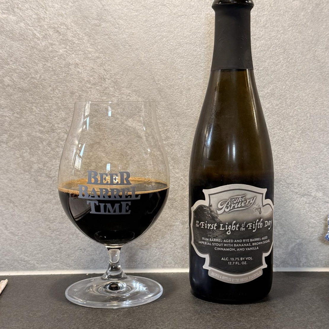 The Bruery – On The First Light of the Fifth Day (2024)

ABV: 13,7 % | Stil: Barrel-Aged Imperial Stout | Untappd: 4,33

En tung dessert-stout fra The Bruery, hvor flere fadlagrede øl er blendet og bygget op omkring en klassisk bananas foster-profil. sød, krydret og voldsomt kompleks.