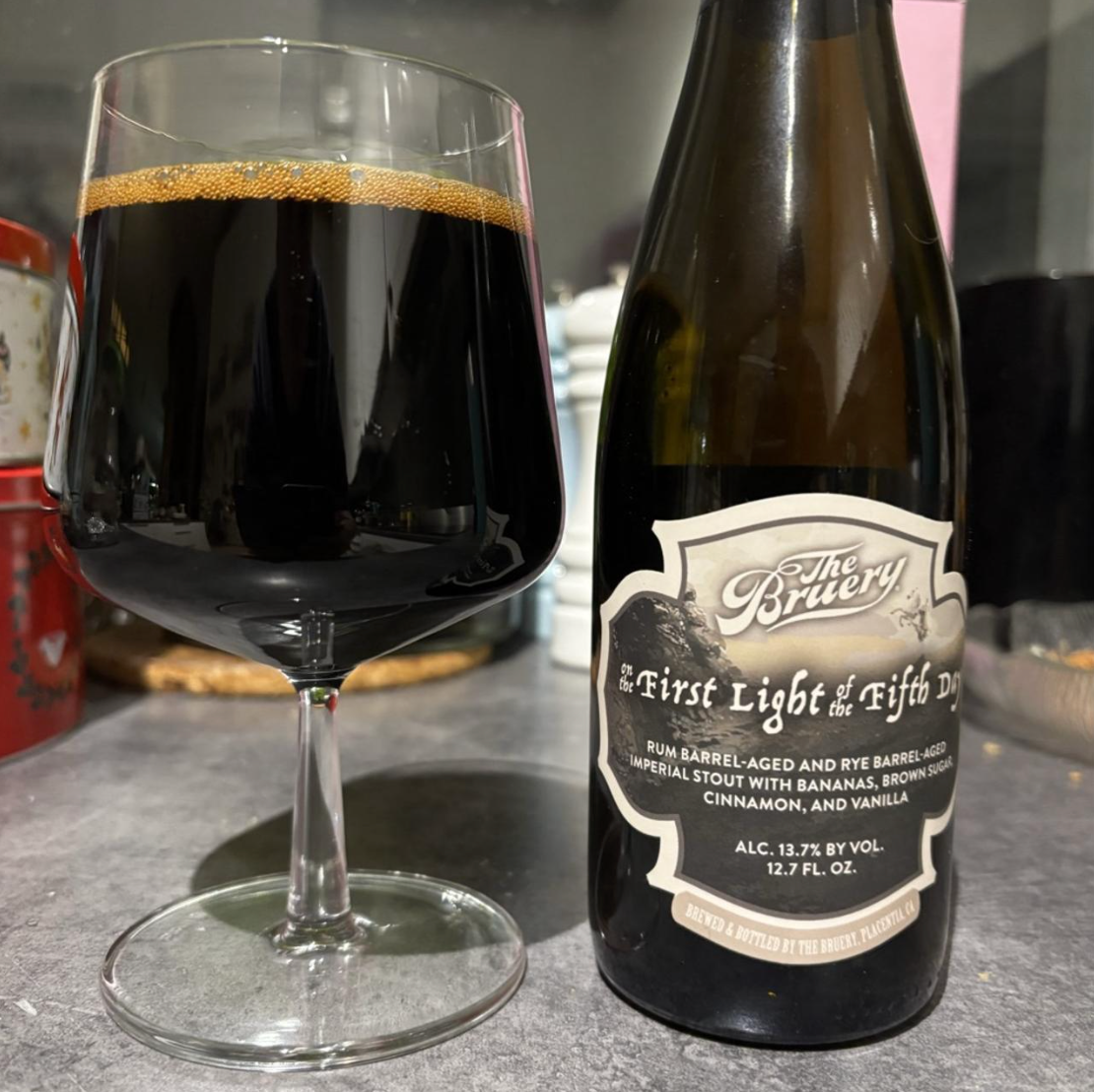 The Bruery – On The First Light of the Fifth Day (2024)

ABV: 13,7 % | Stil: Barrel-Aged Imperial Stout | Untappd: 4,33

En tung dessert-stout fra The Bruery, hvor flere fadlagrede øl er blendet og bygget op omkring en klassisk bananas foster-profil. sød, krydret og voldsomt kompleks.