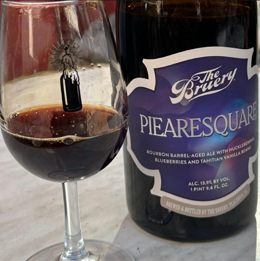 The Bruery – Piearesquare (2021)

ABV: 13,9 % | Stil: Barrel-Aged Imperial Stout / Strong Ale | Untappd: 4,25

En dessert-inspireret barrel aged sag fra The Bruery, hvor bær, vanilje og bourbonfade smelter sammen i noget, der minder mere om tærte end klassisk øl.