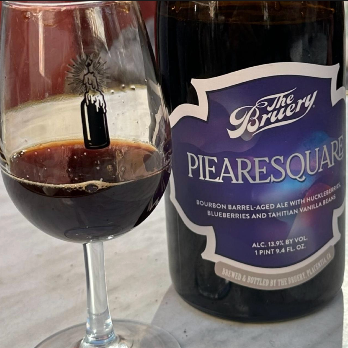 The Bruery – Piearesquare (2021)

ABV: 13,9 % | Stil: Barrel-Aged Imperial Stout / Strong Ale | Untappd: 4,25

En dessert-inspireret barrel aged sag fra The Bruery, hvor bær, vanilje og bourbonfade smelter sammen i noget, der minder mere om tærte end klassisk øl.