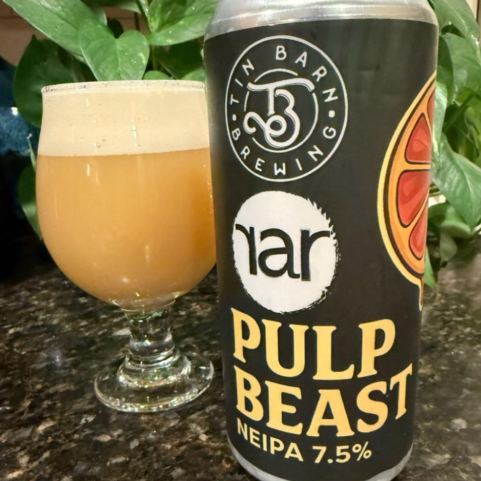 Tin Barn Brewing x RaR Brewing – Pulp Beast
ABV: 7,5 % | Stil: New England / Hazy IPA | Untappd: 4,14

En saftig og frugtdrevet hazy IPA brygget som et collab mellem Tin Barn Brewing og RaR Brewing, hvor to markante juice-profiler smelter sammen i et levende og balanceret udtryk.
