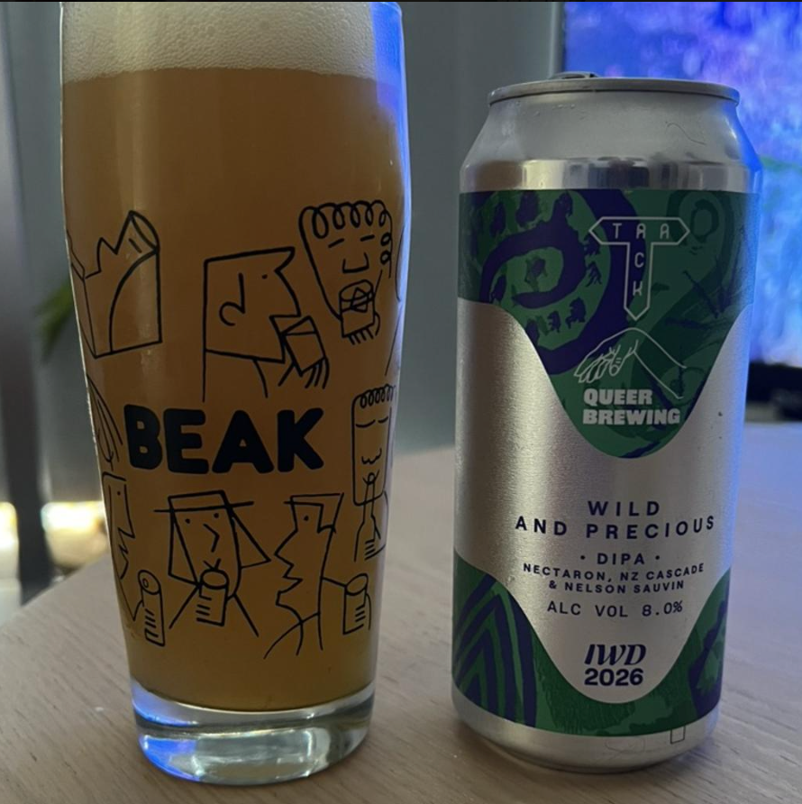 Track Brewing Co. x Queer Brewing – Wild And Precious

ABV: 8,0 % | Stil: Imperial / Double New England IPA | Untappd: 4,18

En lækker og frugtdrevet hazy DIPA brygget i samarbejde med Queer Brewing som en af Tracks International Women's Day 2026-collabs. Øllen er humlet med Nectaron, NZ Cascade og Nelson Sauvin, hvilket giver en moderne New Zealand-inspireret humleprofil med masser af frugt og dybde.