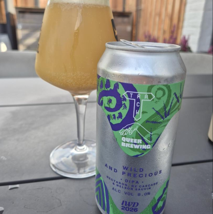 Track Brewing Co. x Queer Brewing – Wild And Precious

ABV: 8,0 % | Stil: Imperial / Double New England IPA | Untappd: 4,18

En lækker og frugtdrevet hazy DIPA brygget i samarbejde med Queer Brewing som en af Tracks International Women's Day 2026-collabs. Øllen er humlet med Nectaron, NZ Cascade og Nelson Sauvin, hvilket giver en moderne New Zealand-inspireret humleprofil med masser af frugt og dybde.