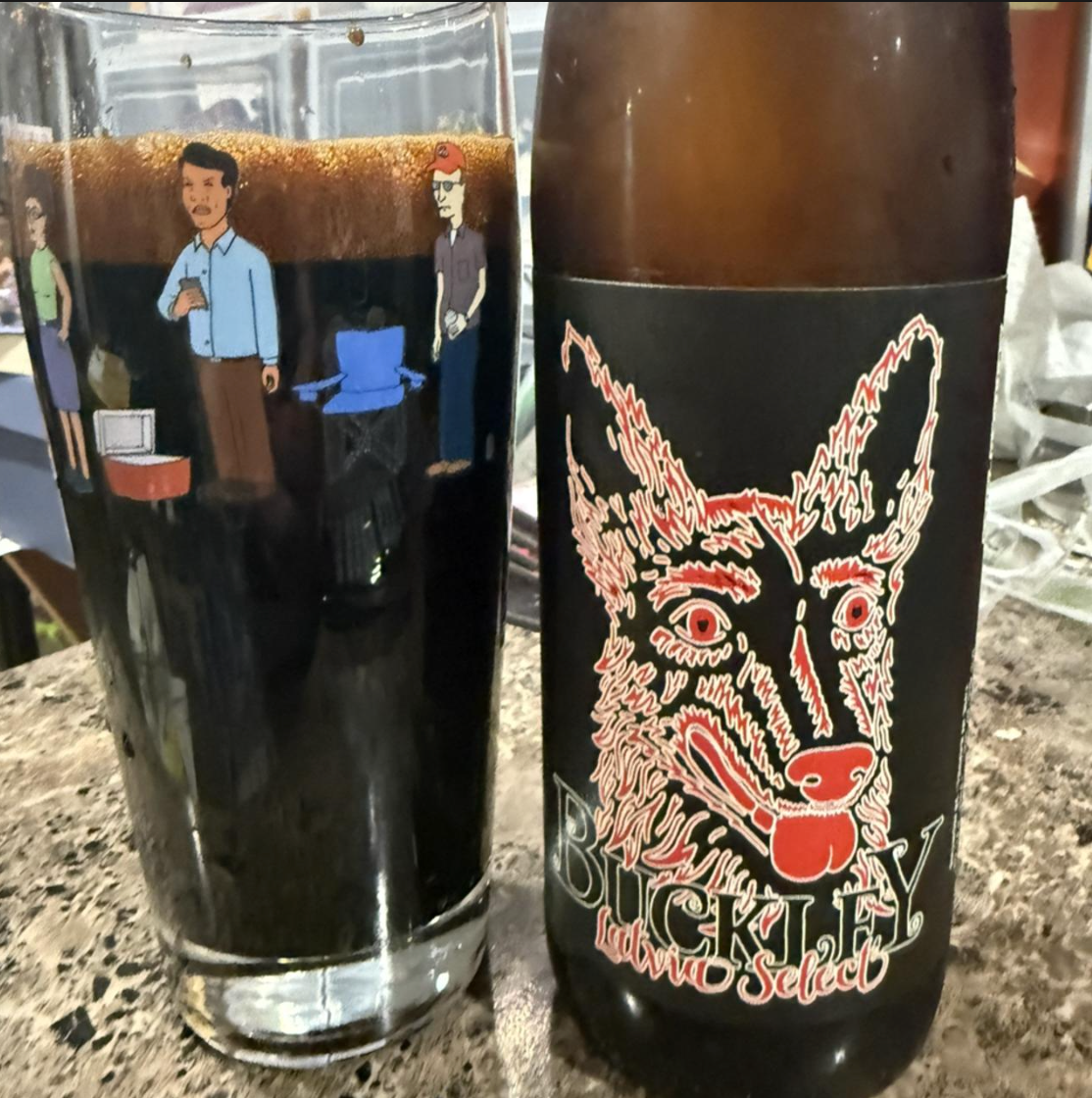 Transient Artisan Ales – Buckley Latvia Select

ABV: 17,0 % | Stil: Bourbon &amp; Rye Whiskey Barrel-Aged Imperial Coffee Stout | Untappd: 4,49

Buckley Latvia Select er en ekstremt kraftfuld og dekadent Imperial Stout fra amerikanske Transient Artisan Ales i Michigan. Med hele 17 % alkohol, fadlagring og en overdådig kombination af kaffe, vanilje og ahornsirup er dette en stout i absolut sværvægtsklasse.

Øllen er lagret på både bourbon- og rye whiskeyfade fra Eastern Kille Distillery og efterfølgende tils